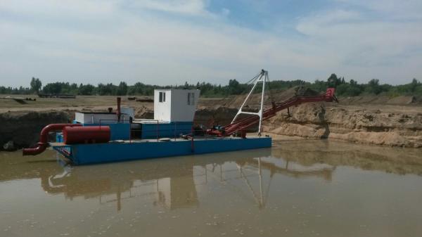 Земснаряд производительный, дизельный.